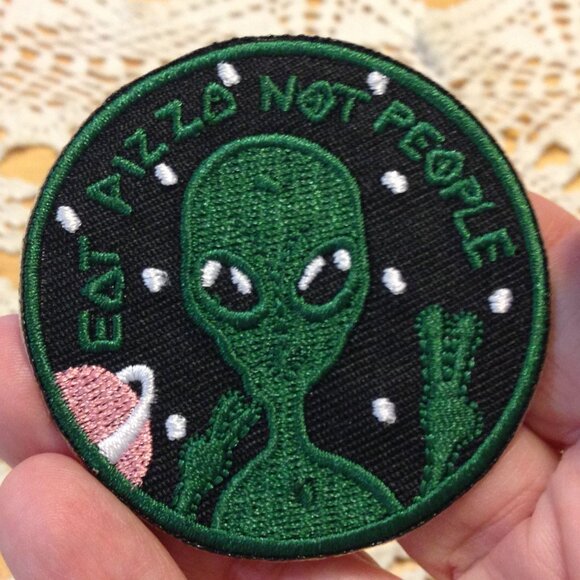 Aliens and Pizza new iron-on patches - Picture 2 of 4